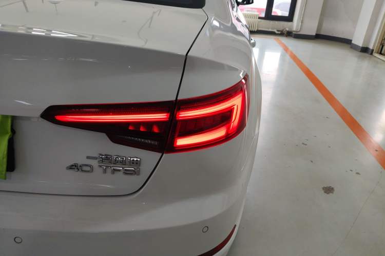 Used Audi A4L 2019 40 TFSI Fashion Edition China VI Emission Standard Exterior 3