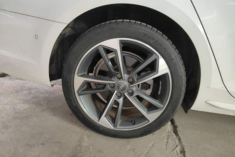 Used Audi A4L 2019 40 TFSI Fashion Edition China VI Emission Standard Exterior 3