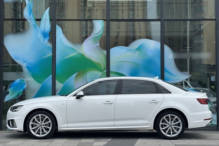 Used Audi A4L 2019 40 TFSI Fashion Edition China VI Emission Standard Exterior 3
