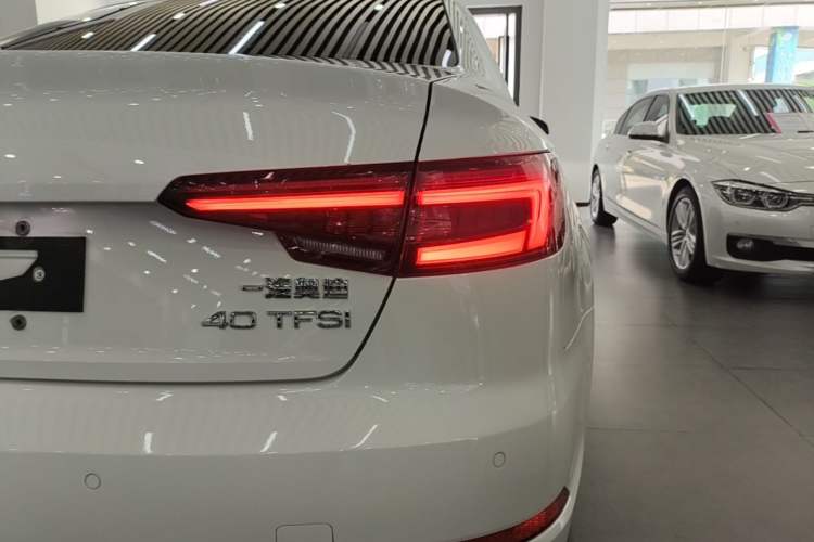 Used Audi A4L 2019 40 TFSI Fashion Edition China VI Emission Standard Exterior 3