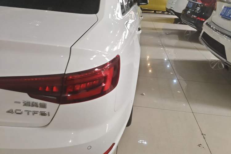 Used Audi A4L 2019 40 TFSI Fashion Edition China VI Emission Standard Exterior 3