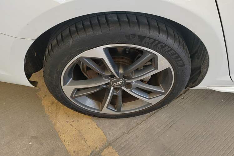 Used Audi A4L 2019 40 TFSI Ambition China VI Exterior 3