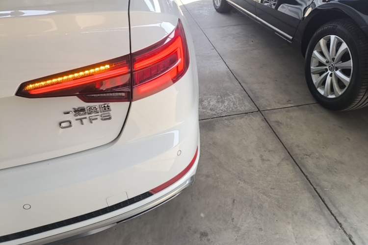 Used Audi A4L 2019 40 TFSI Fashion Edition China VI Emission Standard Exterior 3