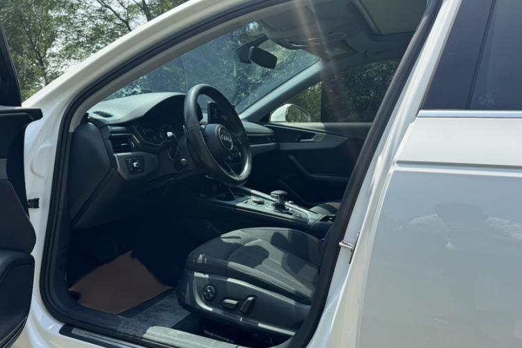 Used Audi A4L 2019 40 TFSI Ambition China VI Exterior 3
