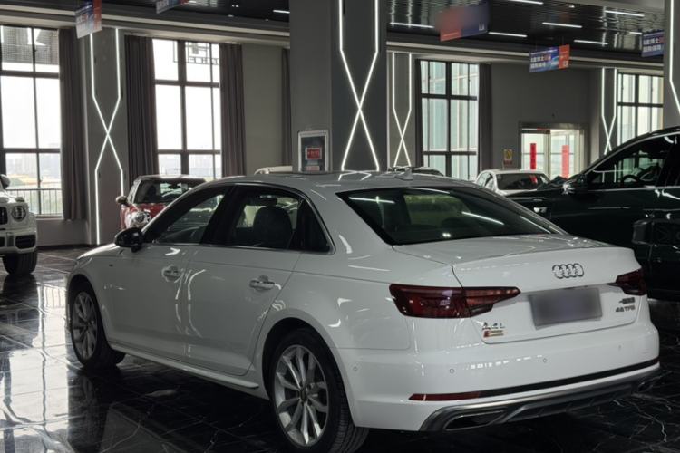 Used Audi A4L 2019 40 TFSI Fashion Edition China VI Emission Standard Exterior 3