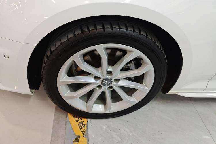 Used Audi A4L 2019 40 TFSI Fashion Edition China VI Emission Standard Exterior 4
