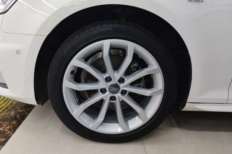 Used Audi A4L 2019 40 TFSI Fashion Edition China VI Emission Standard Exterior 4