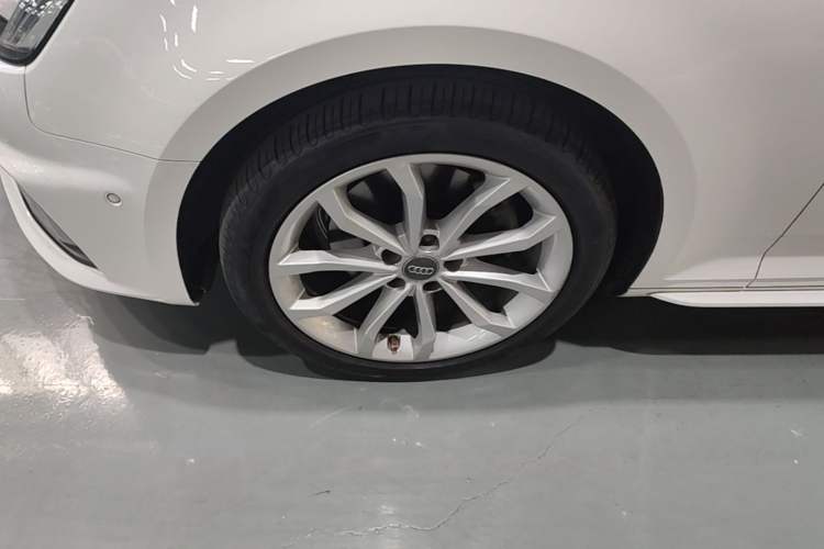 Used Audi A4L 2019 40 TFSI Fashion Edition China VI Emission Standard Exterior 4