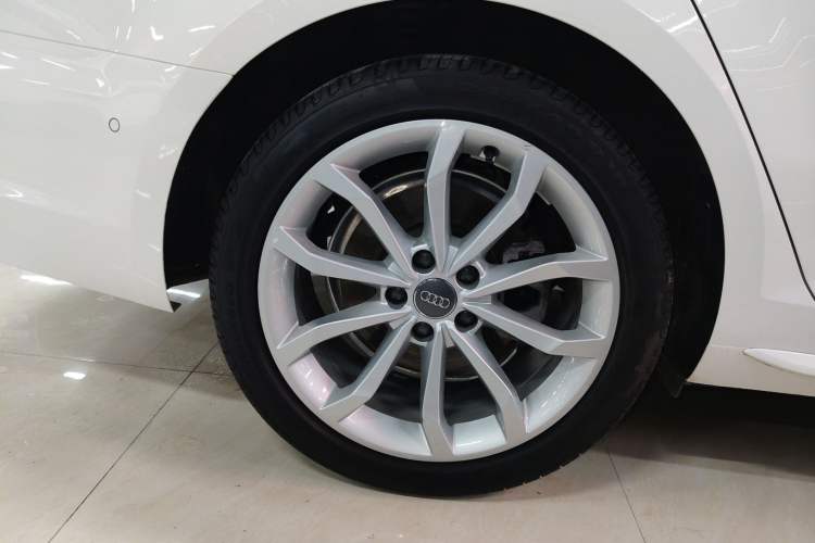 Used Audi A4L 2019 40 TFSI Fashion Edition China VI Emission Standard Exterior 5