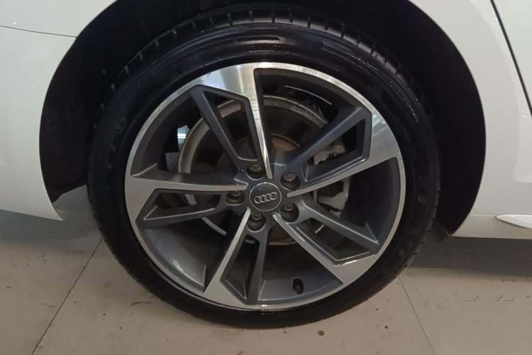 Used Audi A4L 2019 40 TFSI Ambition China VI Exterior 5
