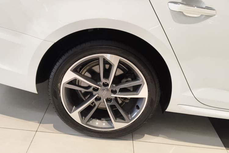 Used Audi A4L 2019 40 TFSI Ambition China VI Exterior 5