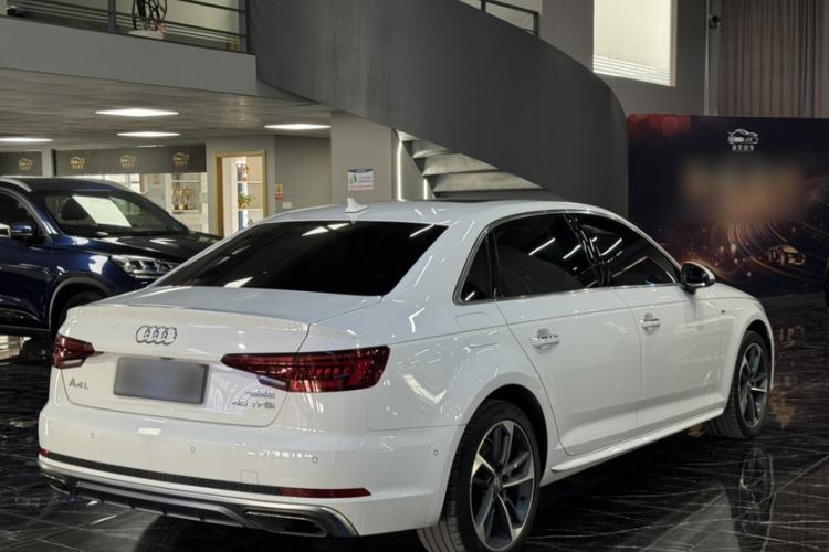 Used Audi A4L 2019 40 TFSI Fashion Edition China VI Emission Standard Exterior 5
