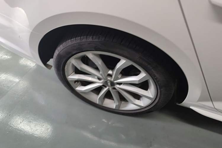 Used Audi A4L 2019 40 TFSI Fashion Edition China VI Emission Standard Exterior 5