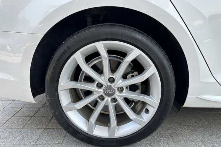 Used Audi A4L 2019 40 TFSI Fashion Edition China VI Emission Standard Exterior 9