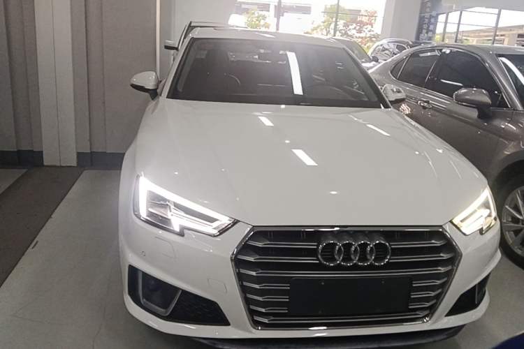 Used Audi A4L 2019 40 TFSI Fashion Edition China VI Emission Standard Front