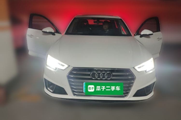 Used Audi A4L 2019 40 TFSI Fashion Edition China VI Emission Standard Front