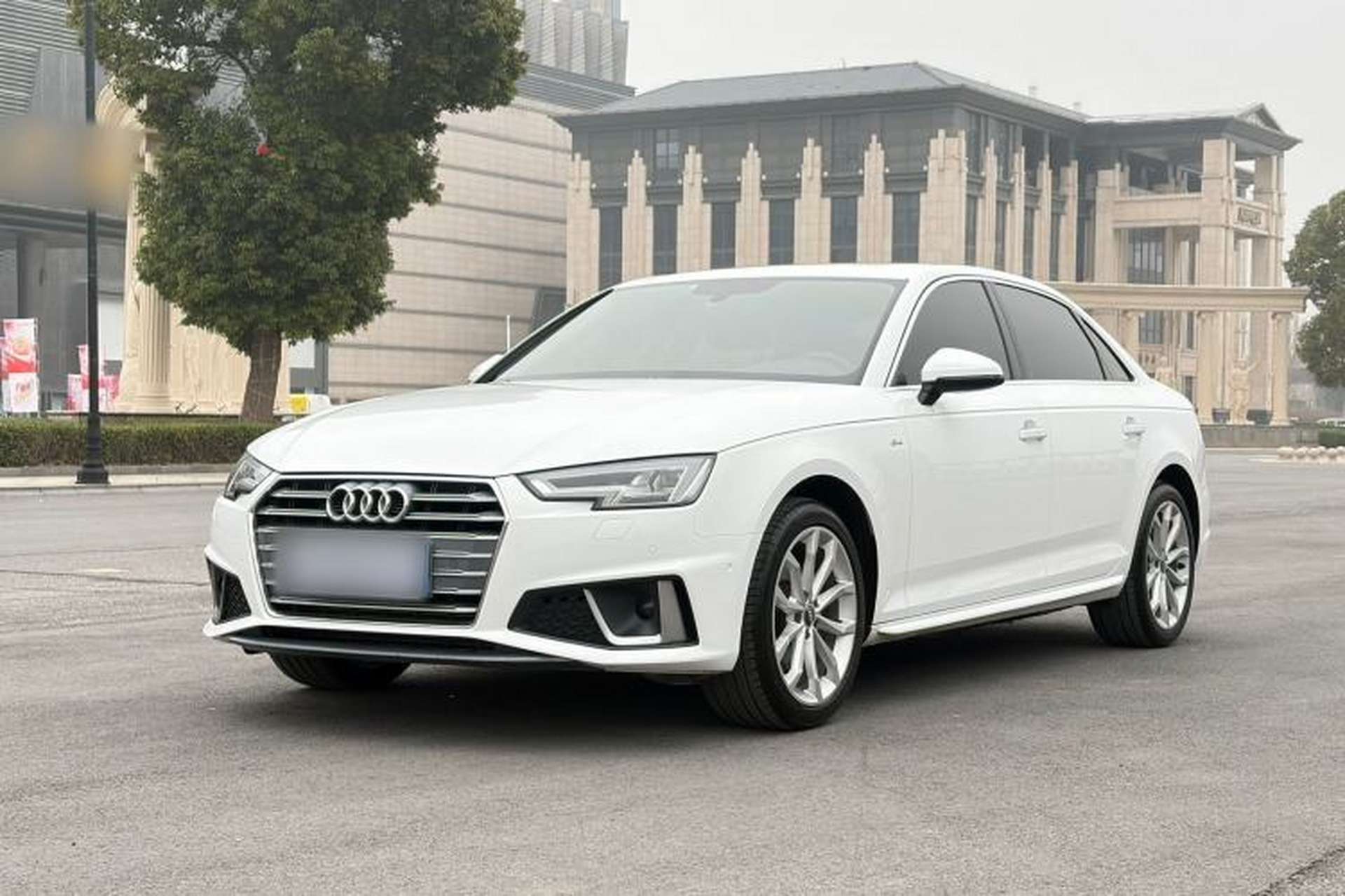 Used Audi A4L 2019 40 TFSI Fashion Edition China VI Emission Standard Front Left 45 Deg