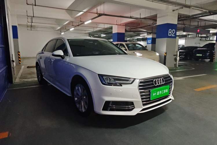 Used Audi A4L 2019 40 TFSI Ambition China VI Front Right 45 Deg