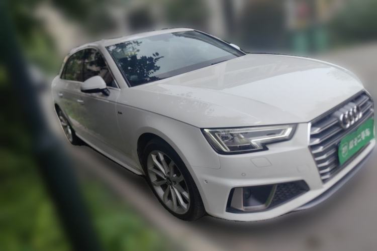 Used Audi A4L 2019 40 TFSI Fashion Edition China VI Emission Standard Front Right 45 Deg