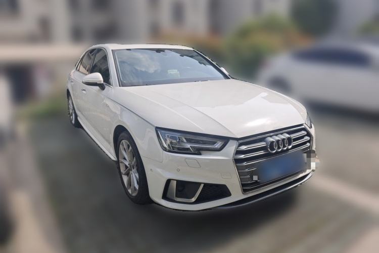 Used Audi A4L 2019 40 TFSI Fashion Edition China VI Emission Standard Front Right 45 Deg