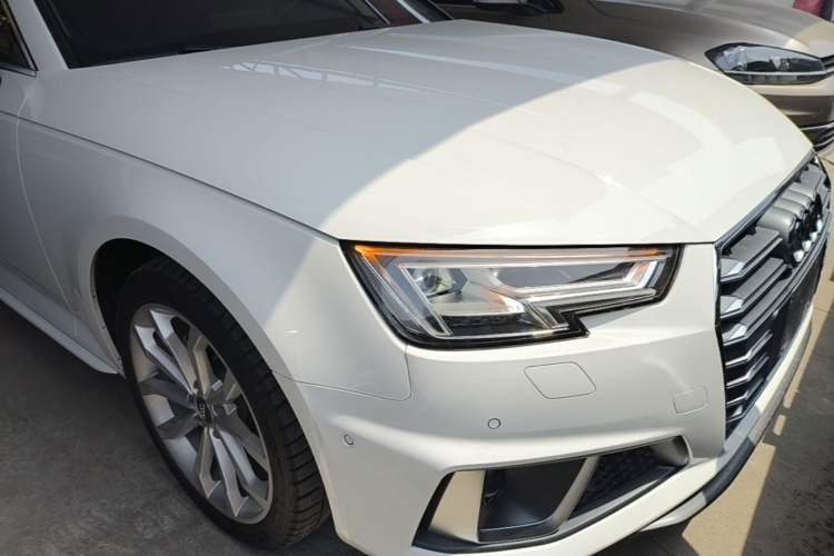 Used Audi A4L 2019 40 TFSI Fashion Edition China VI Emission Standard Front Right 45 Deg