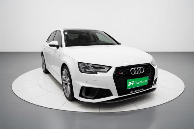 Used Audi A4L 2019 40 TFSI Fashion Edition China VI Emission Standard Front Right 45 Deg