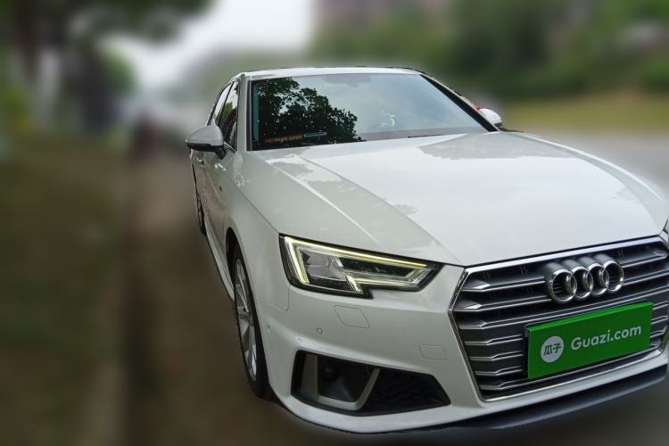 Used Audi A4L 2019 40 TFSI Fashion Edition China VI Emission Standard Front Right 45 Deg