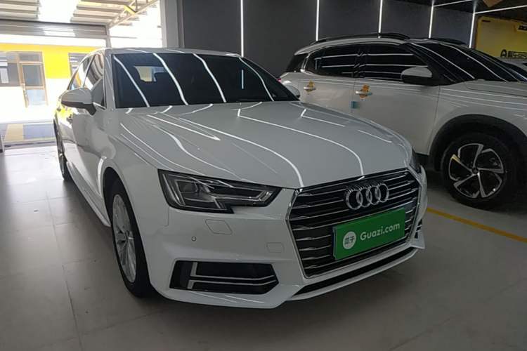Used Audi A4L 2019 40 TFSI Ambition China VI Front Right 45 Deg
