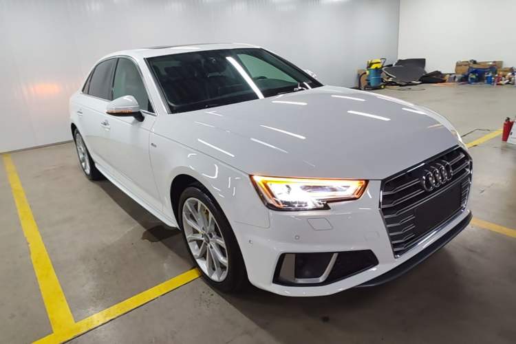 Used Audi A4L 2019 40 TFSI Fashion Edition China VI Emission Standard Front Right 45 Deg