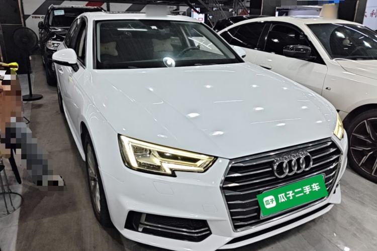 Used Audi A4L 2019 40 TFSI Ambition China VI Front Right 45 Deg