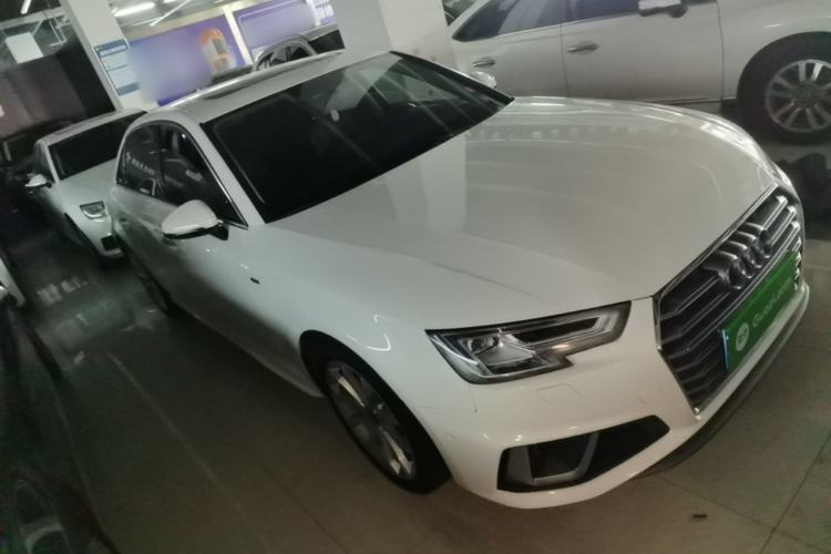 Used Audi A4L 2019 40 TFSI Fashion Edition China VI Emission Standard Front Right 45 Deg