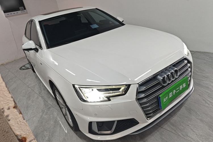 Used Audi A4L 2019 40 TFSI Fashion Edition China VI Emission Standard Front Right 45 Deg