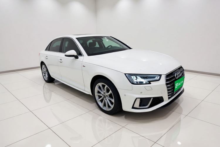 Used Audi A4L 2019 40 TFSI Fashion Edition China VI Emission Standard Front Right 45 Deg