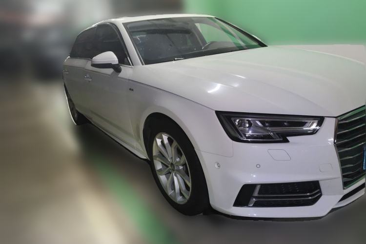 Used Audi A4L 2019 40 TFSI Fashion Edition China VI Emission Standard Front Right 45 Deg
