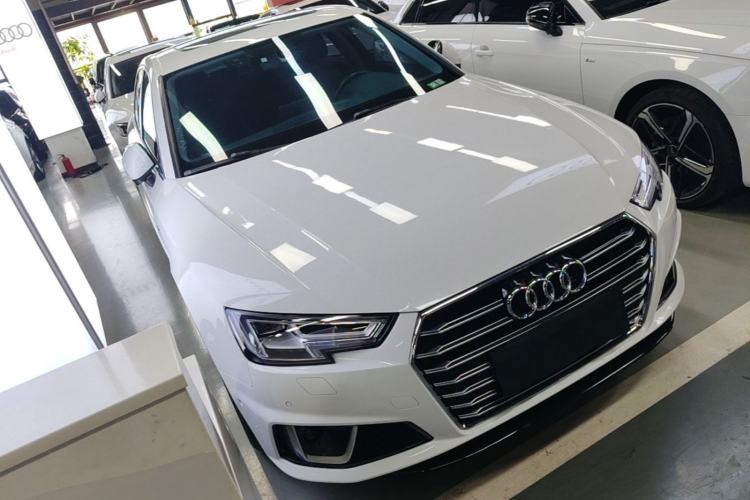 Used Audi A4L 2019 40 TFSI Fashion Edition China VI Emission Standard Front Right 45 Deg
