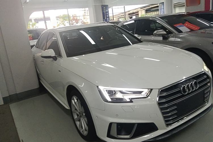 Used Audi A4L 2019 40 TFSI Fashion Edition China VI Emission Standard Front Right 45 Deg
