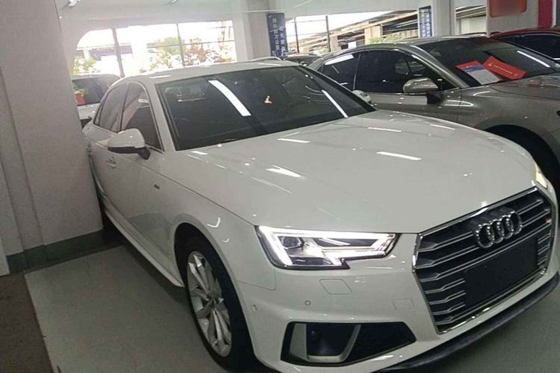 Used Audi A4L 2019 40 TFSI Fashion Edition China VI Emission Standard Front Right 45 Deg