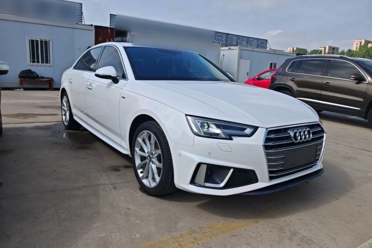 Used Audi A4L 2019 40 TFSI Fashion Edition China VI Emission Standard Front Right 45 Deg