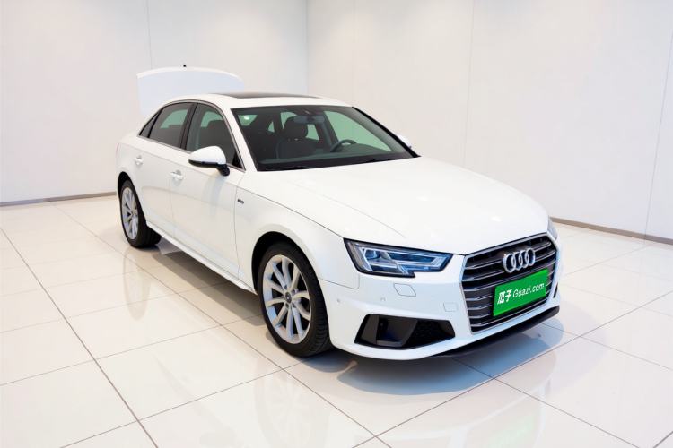 Used Audi A4L 2019 40 TFSI Fashion Edition China VI Emission Standard Front Right 45 Deg