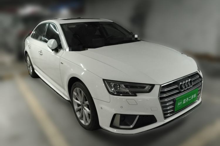 Used Audi A4L 2019 40 TFSI Fashion Edition China VI Emission Standard Front Right 45 Deg