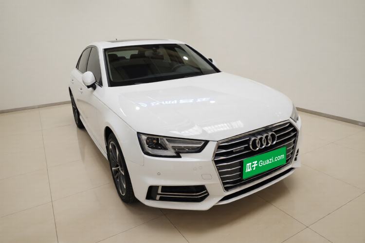 Used Audi A4L 2019 40 TFSI Ambition China VI Front Right 45 Deg