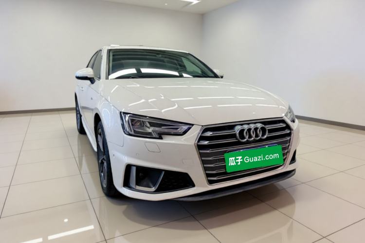 Used Audi A4L 2019 40 TFSI Fashion Edition China VI Emission Standard Front Right 45 Deg