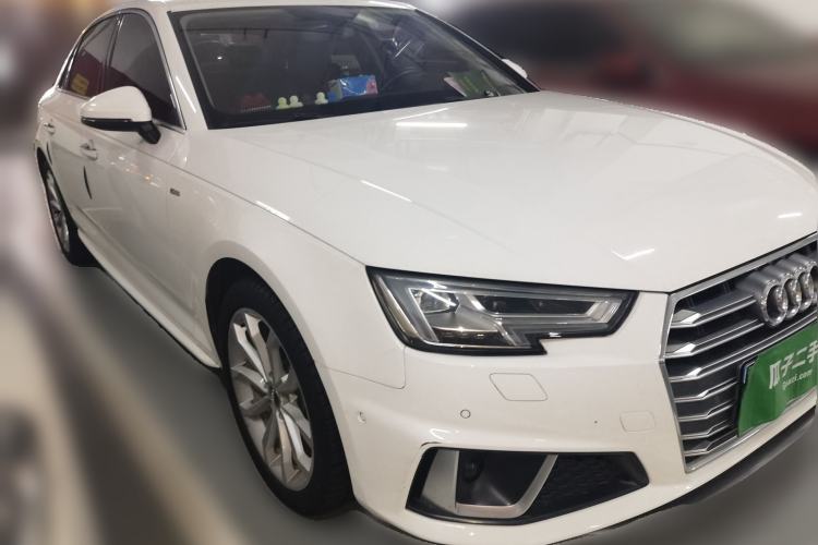 Used Audi A4L 2019 40 TFSI Fashion Edition China VI Emission Standard Front Right 45 Deg