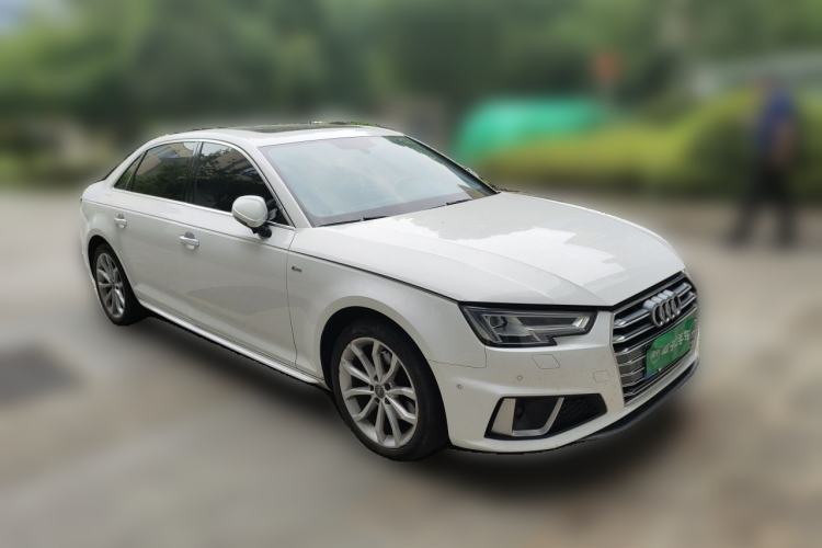 Used Audi A4L 2019 40 TFSI Fashion Edition China VI Emission Standard Front Right 45 Deg