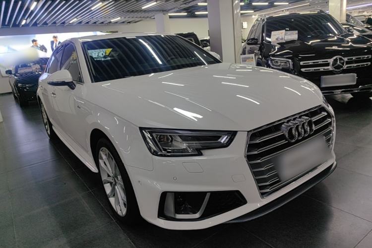 Used Audi A4L 2019 40 TFSI Fashion Edition China VI Emission Standard Front Right 45 Deg