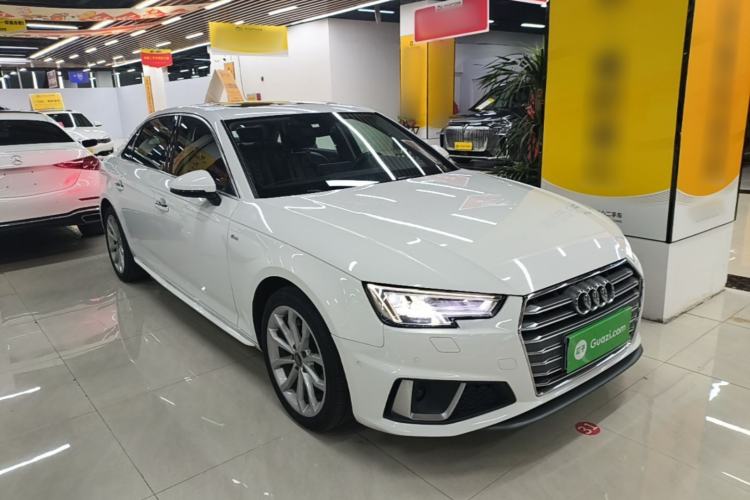 Used Audi A4L 2019 40 TFSI Fashion Edition China VI Emission Standard Front Right 45 Deg