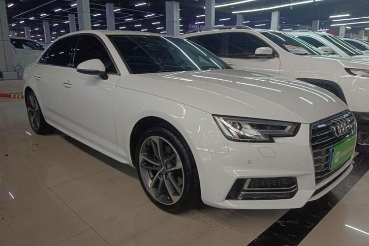 Used Audi A4L 2019 40 TFSI Ambition China VI Front Right 45 Deg