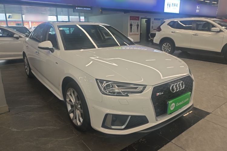Used Audi A4L 2019 40 TFSI Fashion Edition China VI Emission Standard Front Right 45 Deg