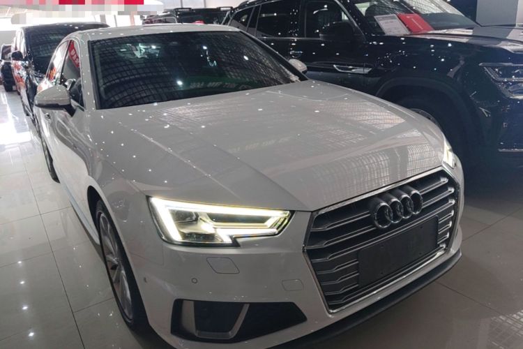 Used Audi A4L 2019 40 TFSI Fashion Edition China VI Emission Standard Front Right 45 Deg