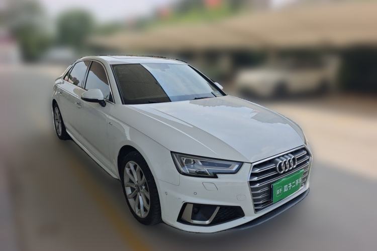Used Audi A4L 2019 40 TFSI Fashion Edition China VI Emission Standard Front Right 45 Deg